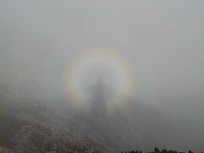 笠が岳山頂でブロッケン現象を見る